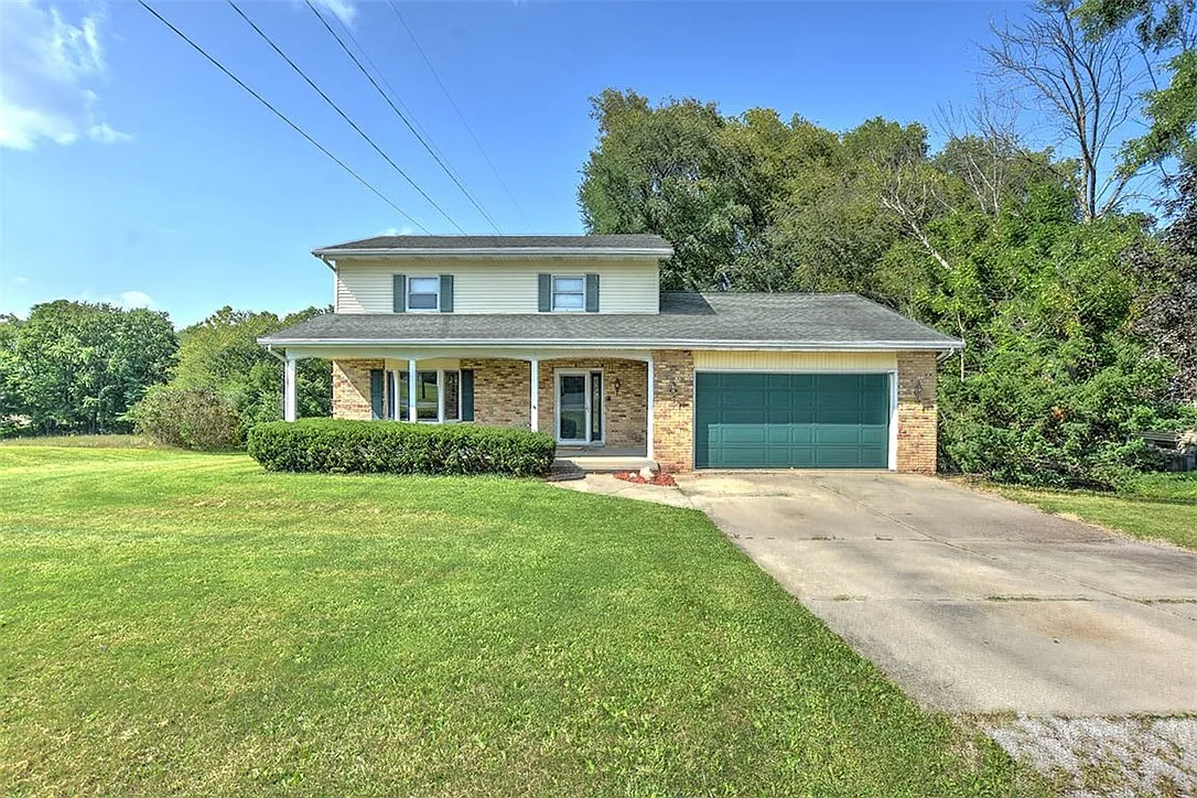 860 Sarah Dr photo 1