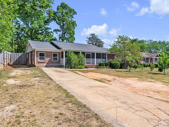 2nd image of 2601 E Lee Rd