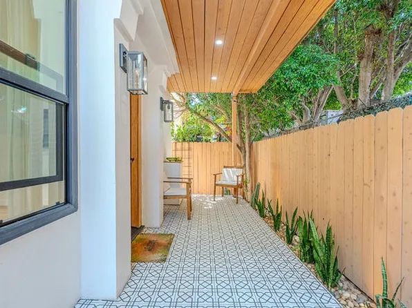 1755 1/2 N Western Ave, Los Angeles, CA 90028