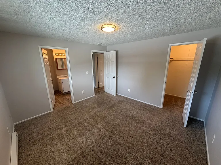 325 SW Academy St — Photo 4