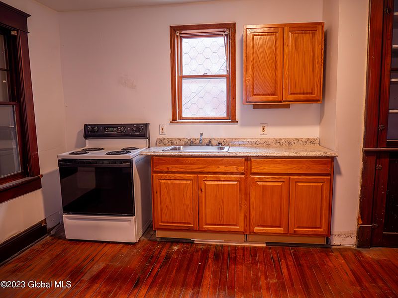 2nd image of 485 2nd Street