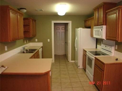 4th image of 1014 Applewood Cir