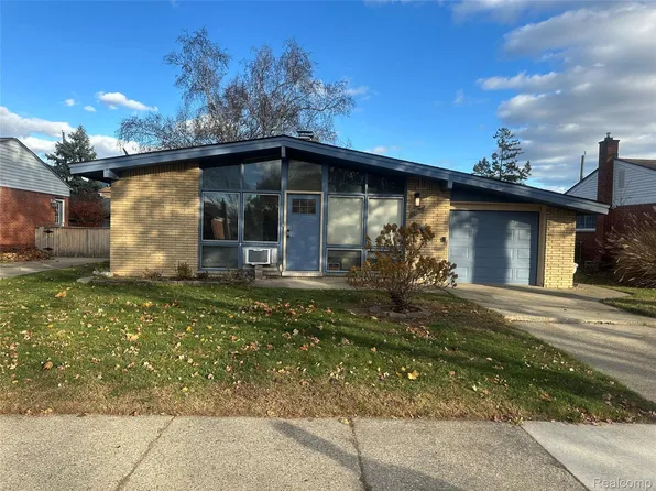 28150 Loretta Ave, Warren, MI 48092