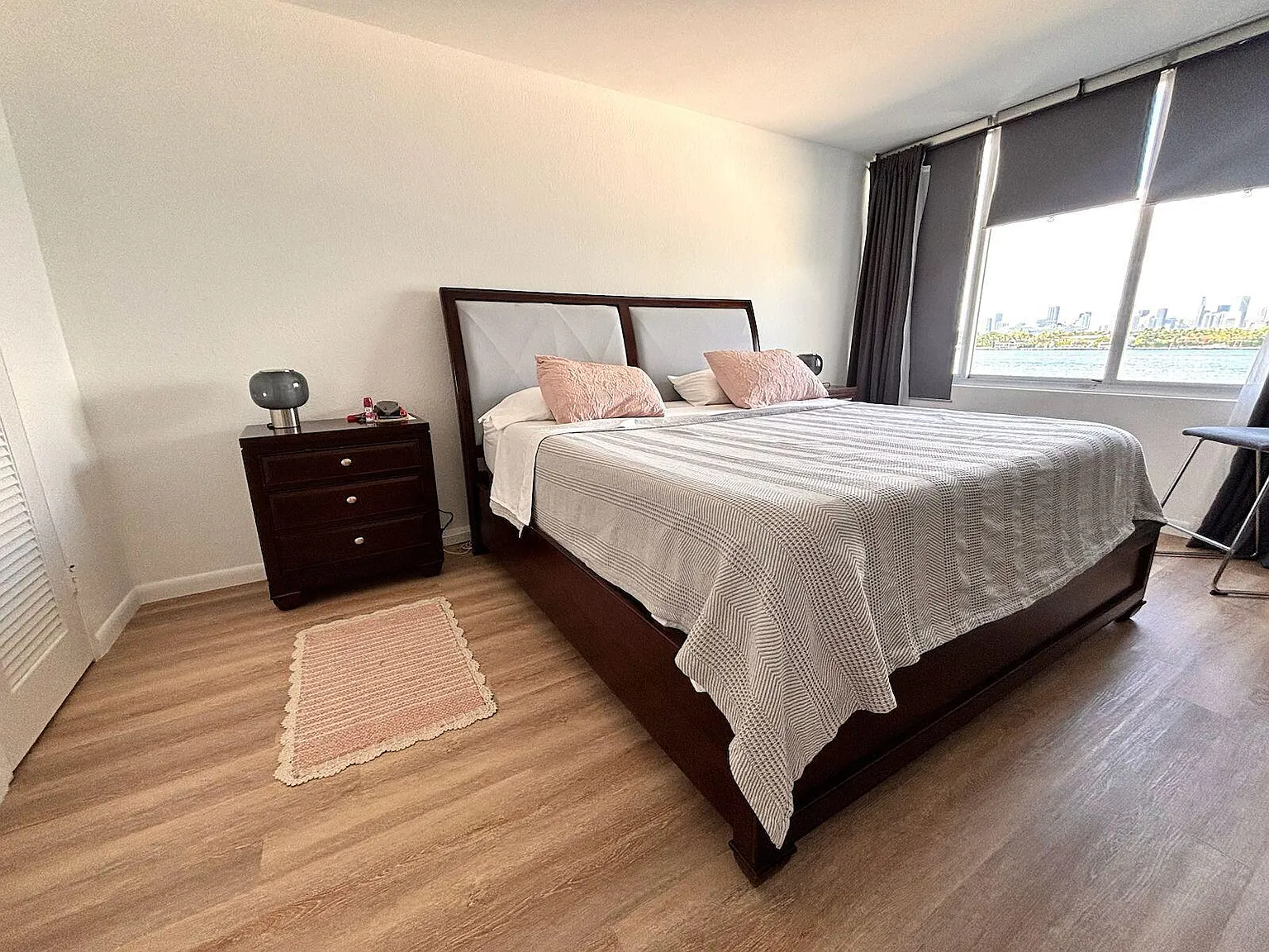 1 bed, 1.0 bath, 852 sqft, $3,999 — Photo 3