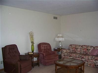 3rd image of 2901 W 1st St