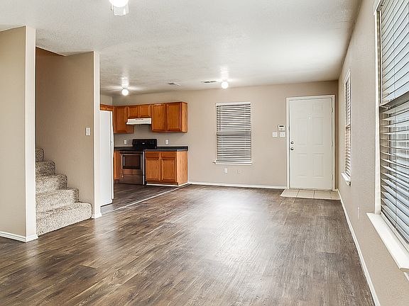 2nd image of 402 Kings Way Dr APT B