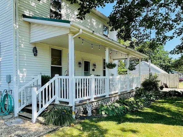 330 S State St, Mendon, IL 62351