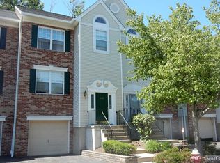 1022 Ash Dr, Mahwah, NJ 07430