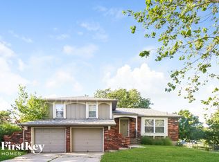 4501 NW Amesbury Pl, Blue Springs, MO 64015
