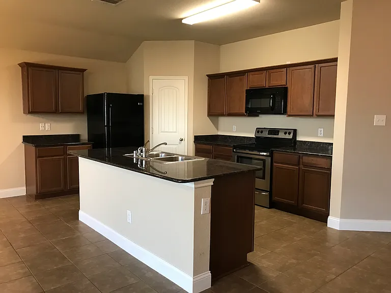 2127 Meadow View Dr — Photo 6