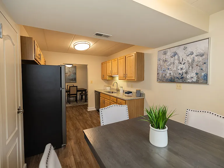 Ivy Hall Apartments — Photo 21