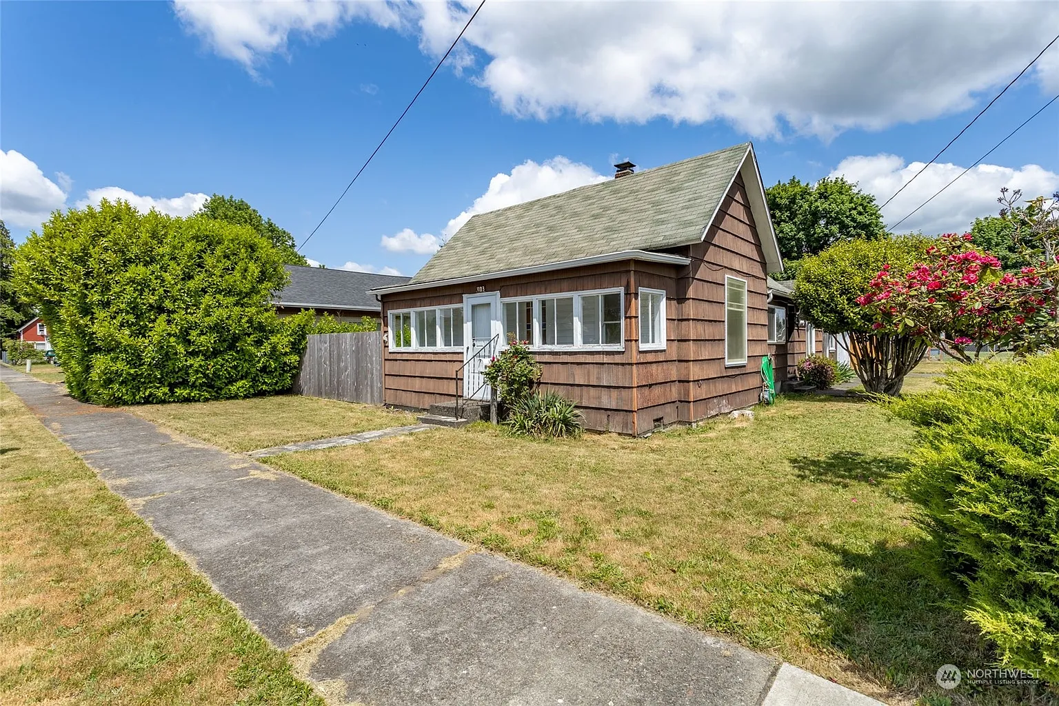 1103 W Walnut Street photo 1