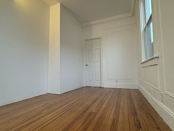 5th image of 3025 Colden Ave #3