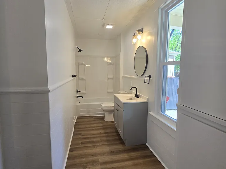 22 5th St NE #1 — Photo 5