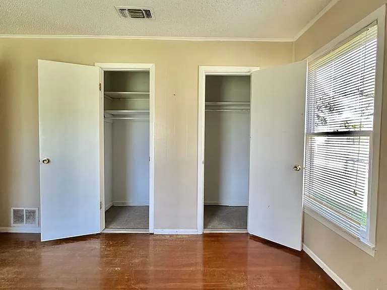 2473 Culver Ave — Photo 13
