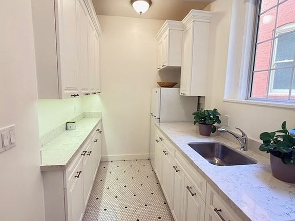 4th image of 643 Mason St APT 4
