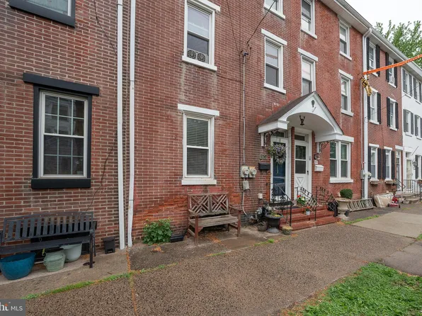 325 Washington Ave, Phoenixville, PA 19460