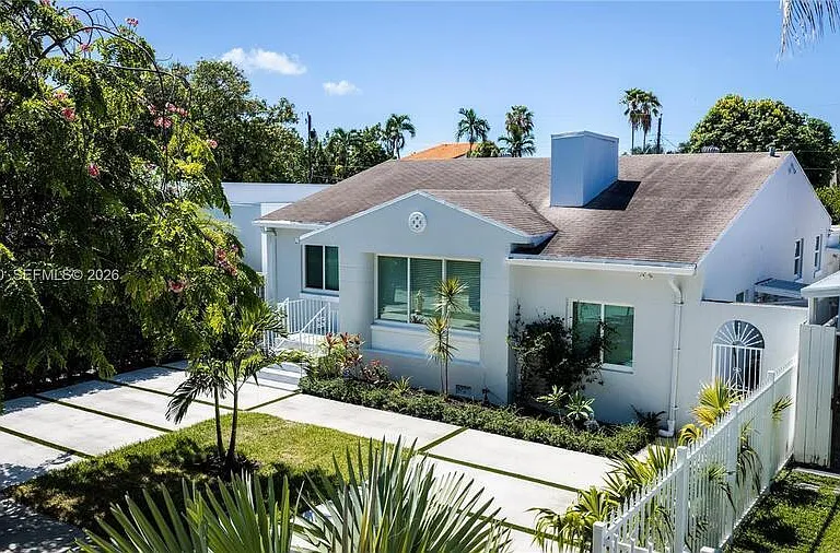 1950 SW 13th St — Photo 5