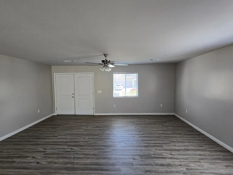 1837 Walnut Dr — Photo 3