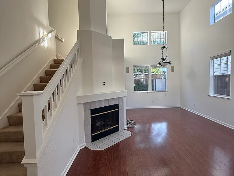 16 Elmwood Dr — Photo 2