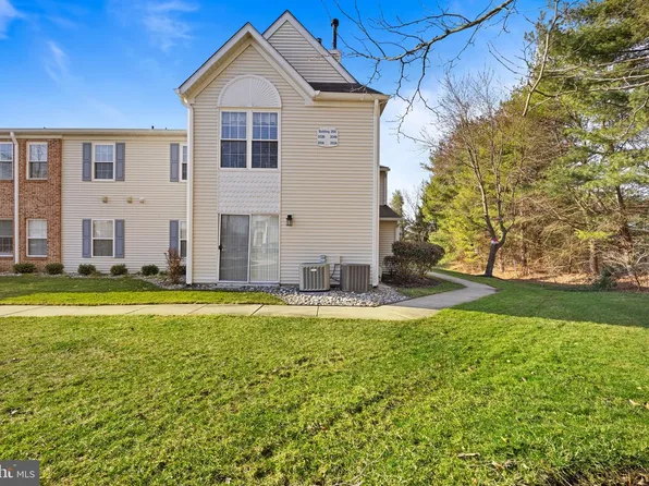 202 Arrowwood Ct, Mount Laurel, NJ 08054