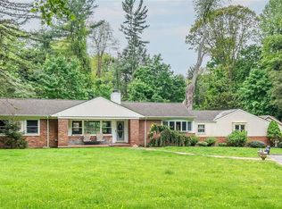 34 Horse Hollow Ct, Locust Valley, NY 11560