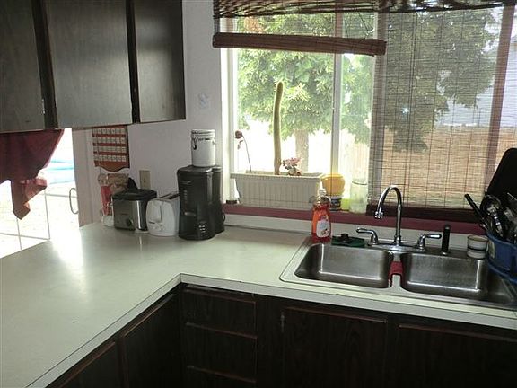 4th image of 381 Knottingham Dr