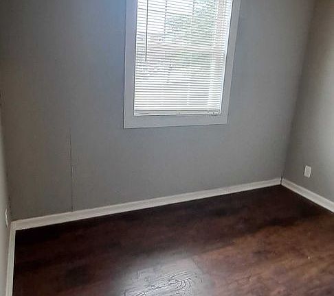 4th image of 2900-2902 S Compton Ave #2900A