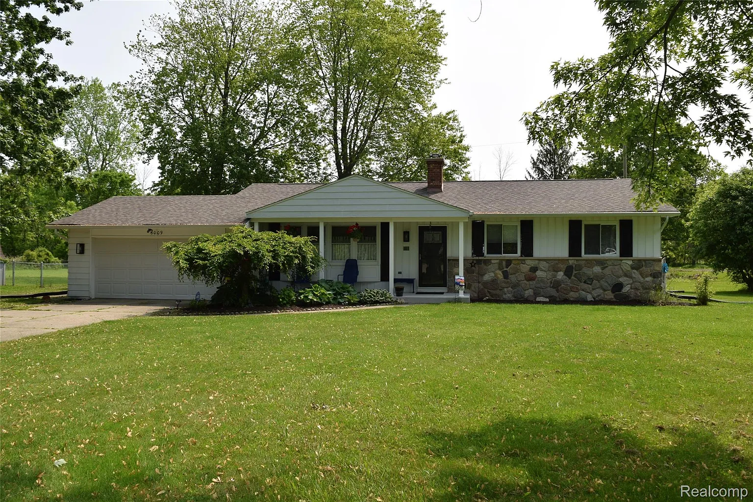 6009 Lancaster Dr photo 1