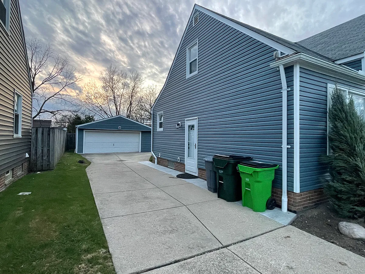 Building Photo - 1678 Byron Dr
