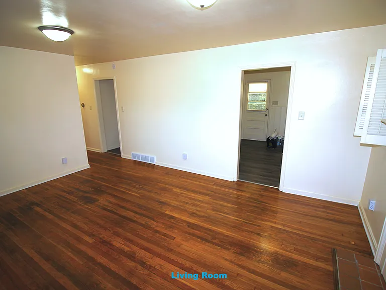 1090 Meridian Ct — Photo 9
