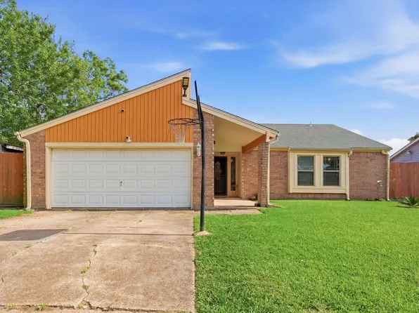 3003 Woodstone Dr, Baytown, TX 77521