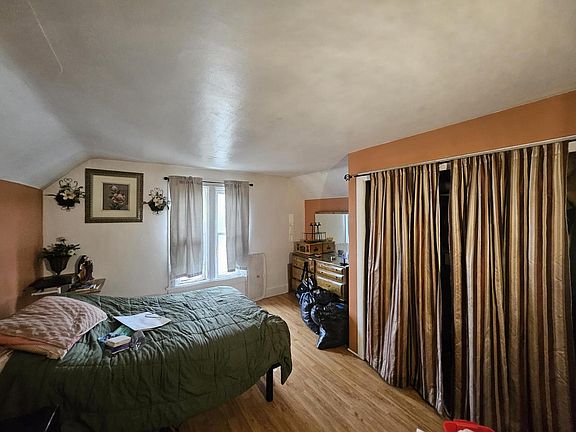 5th image of 510 Barker STREET