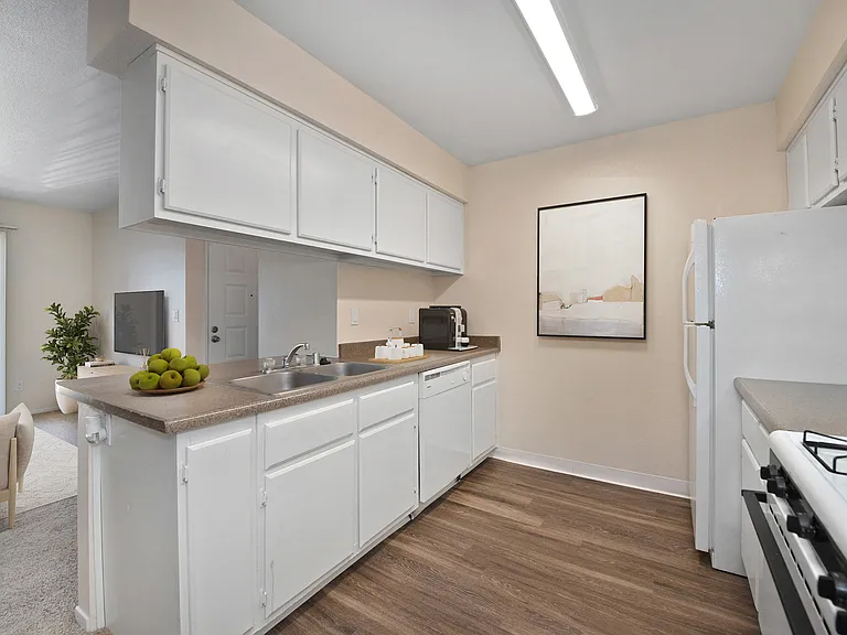 Hastings Park Apartments — Photo 25