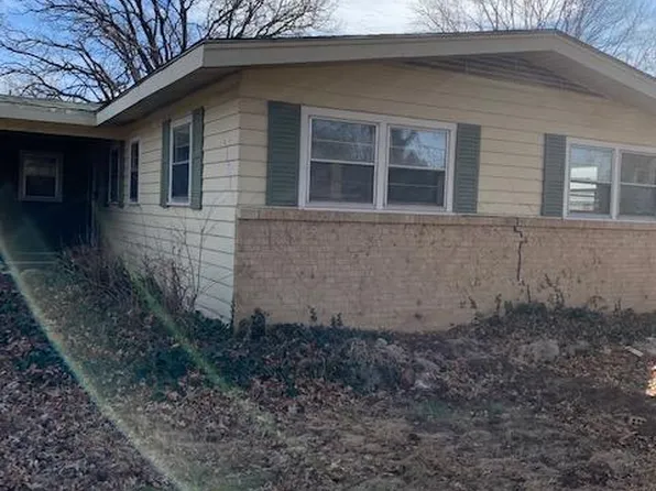 470 S Riverview Ave, Derby, KS 67037