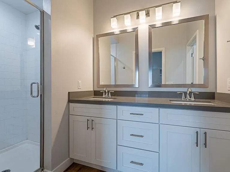 1641 E Cheery Lynn Rd #4 — Photo 15
