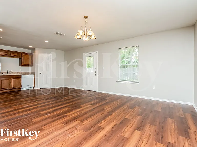 15639 Danson Dr — Photo 5