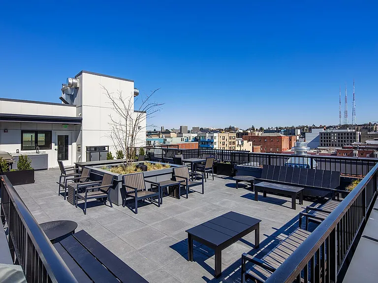 722 E Pike St — Photo 12