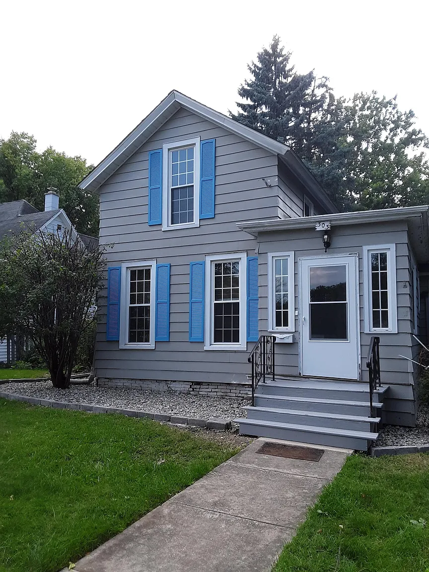 303 S New St photo 1