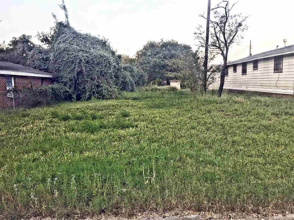 2nd image of 703 Pearl St