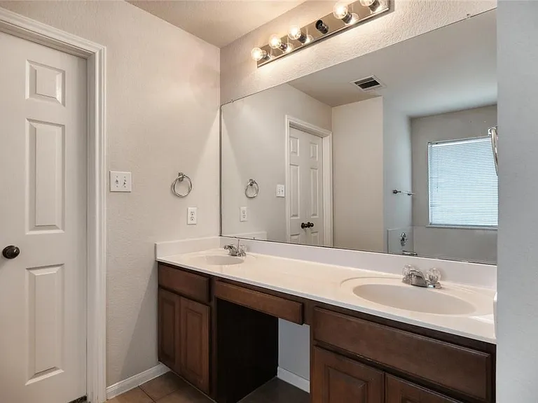 314 Hidden Brook Ln — Photo 8