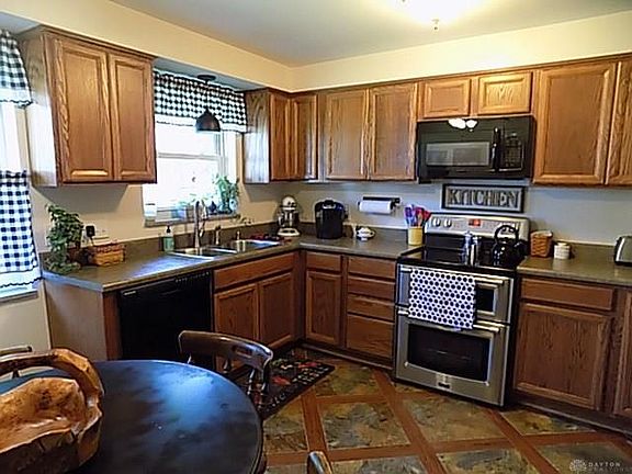 5th image of 104 Hickory Dr