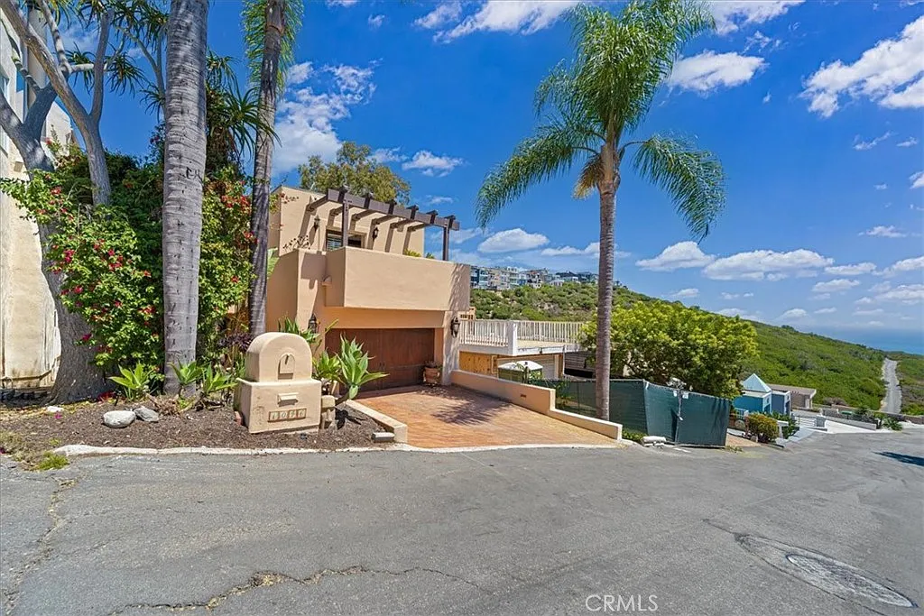 3 bed, 2273 sqft, $10,000 — Photo 2