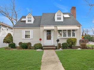 89 Foster Avenue, Valley Stream, NY 11580