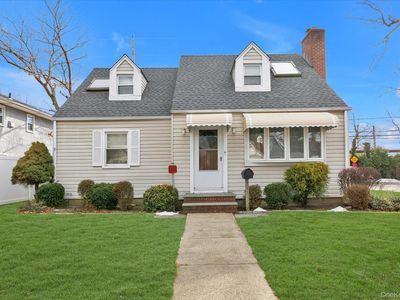 89 Foster Avenue, Valley Stream, NY, 11580