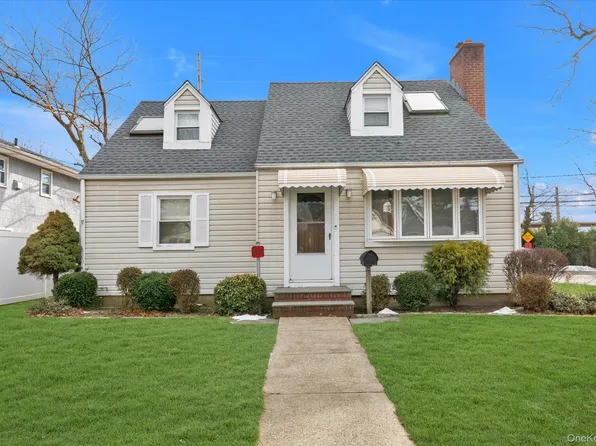 89 Foster Avenue, Valley Stream, NY 11580