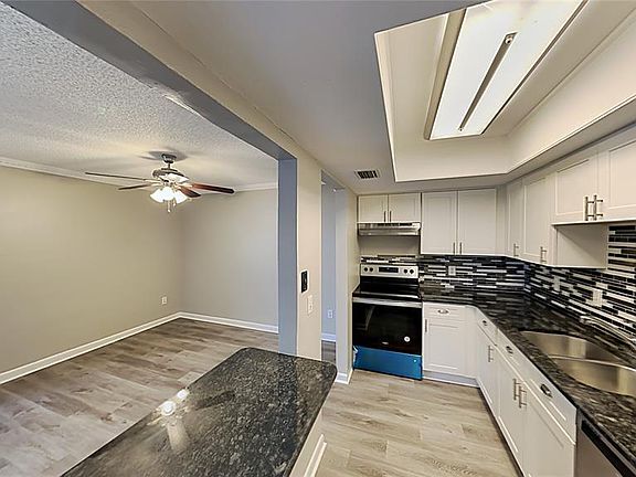 5th image of 222 S Malcolm Ct