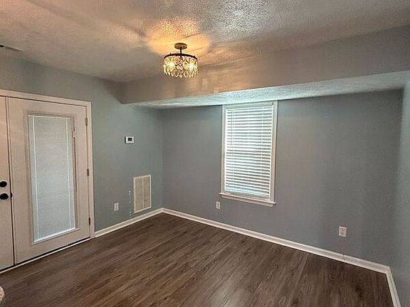 3rd image of 7612 Woodridge Ct