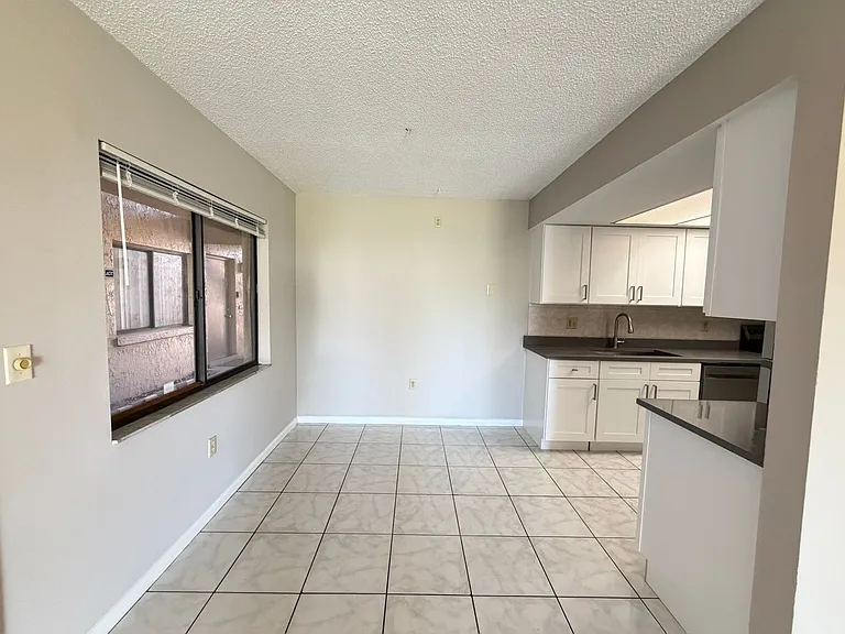 5175 Vineland Rd — Photo 6