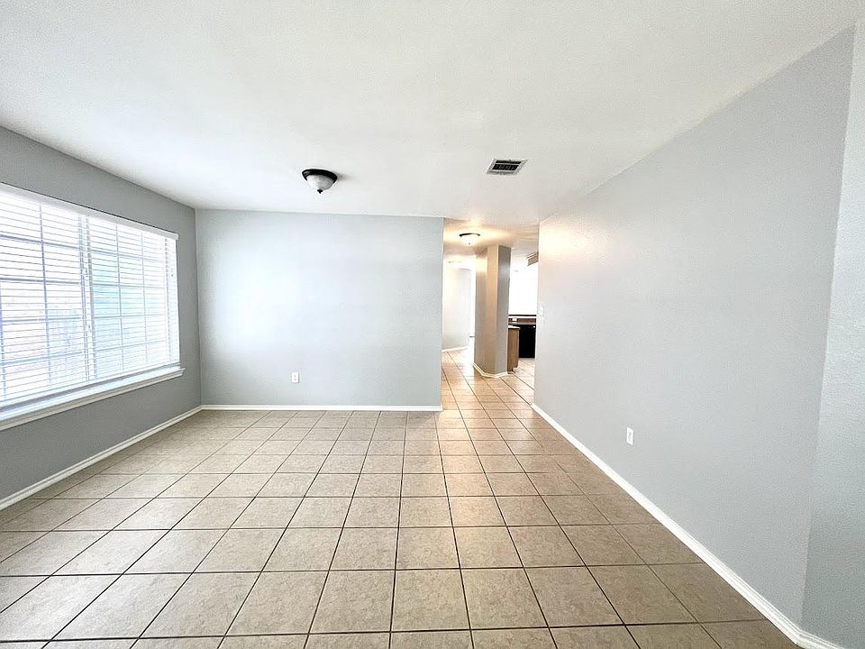 1st image of 3818 Tailfeather Dr